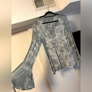 Blue American Eagle long bell-sleeve, tie-dye soft top. Super stretchy